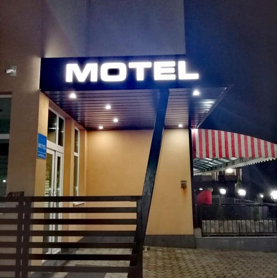Motel Calypso Травник Екстериор снимка