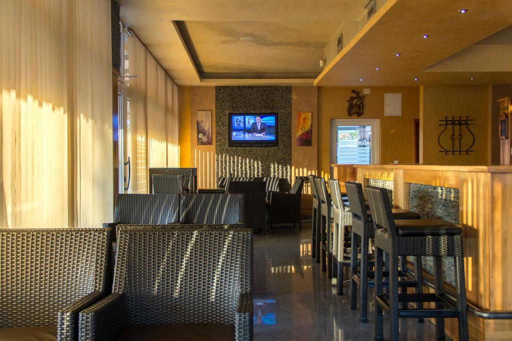 Motel Calypso Травник Екстериор снимка